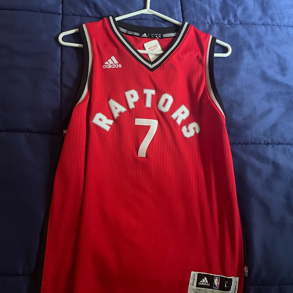 Kyle Lowry (L)